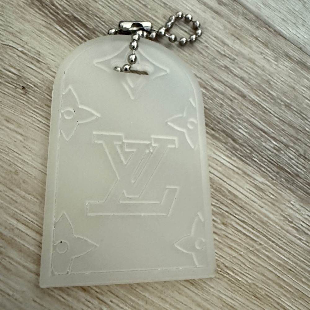 LOUIS VUITTON Shoe tag/ keychain